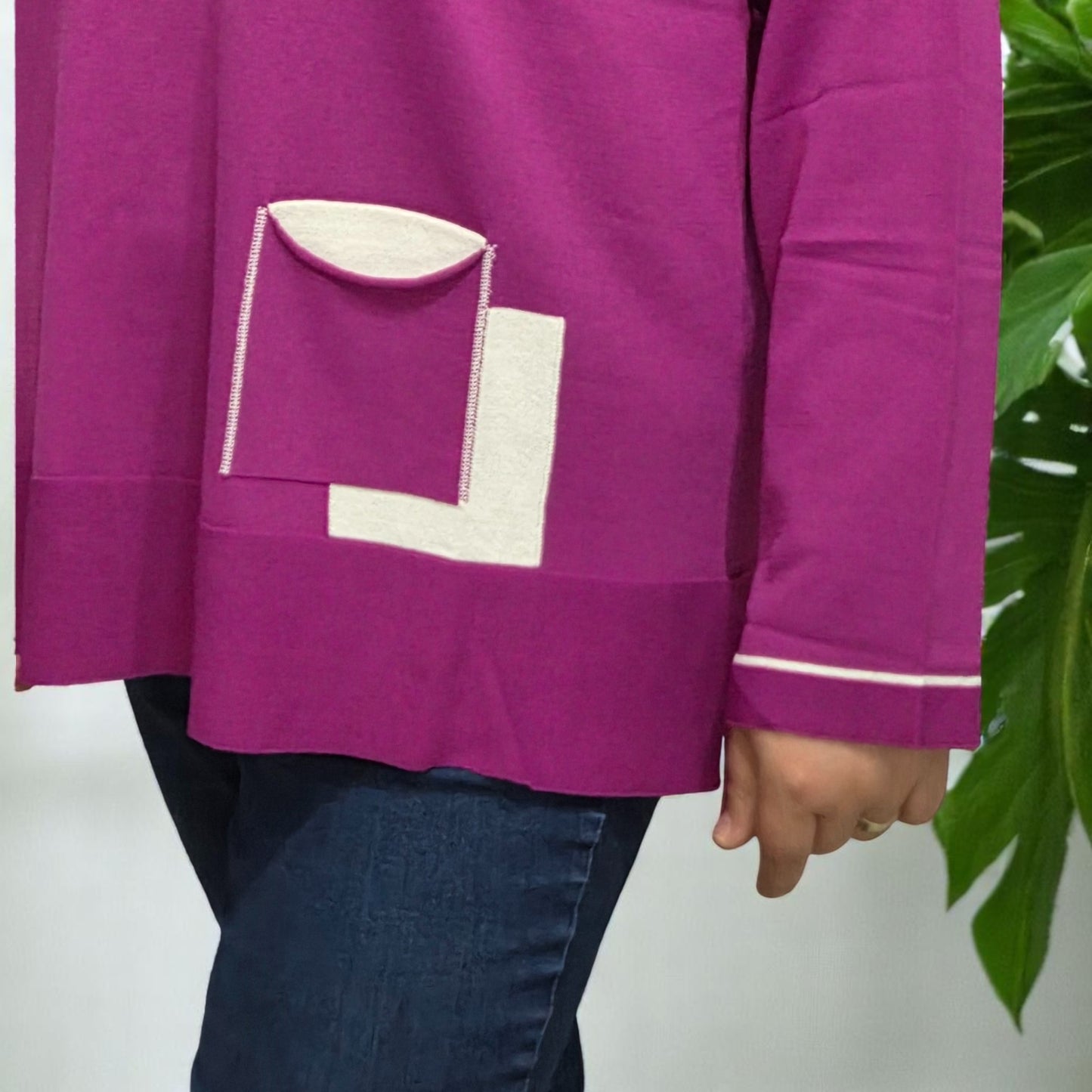 3887-B - MAGLIA A MANICHE LUNGHE CON TASCA DAVANTI