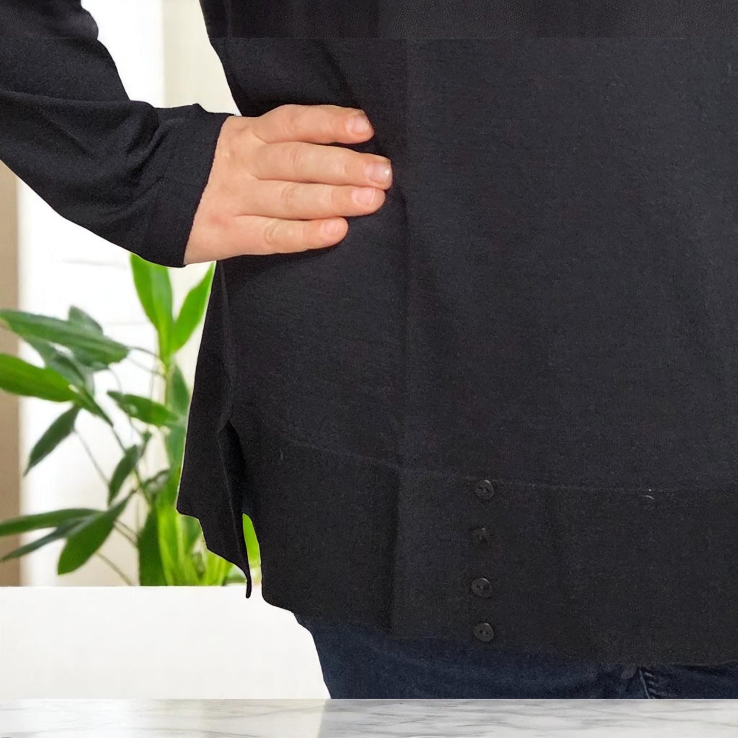 3883 - MAGLIA MANICHE LUNGHE CON BOTTONI IN BASSO